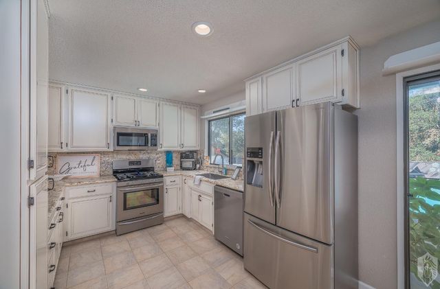 804 Hillswood Ct, Oakdale, CA 95361