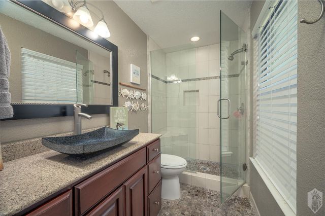 804 Hillswood Ct, Oakdale, CA 95361