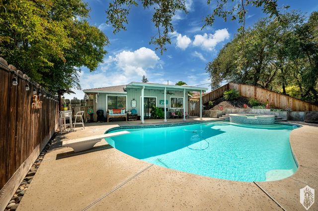 804 Hillswood Ct, Oakdale, CA 95361