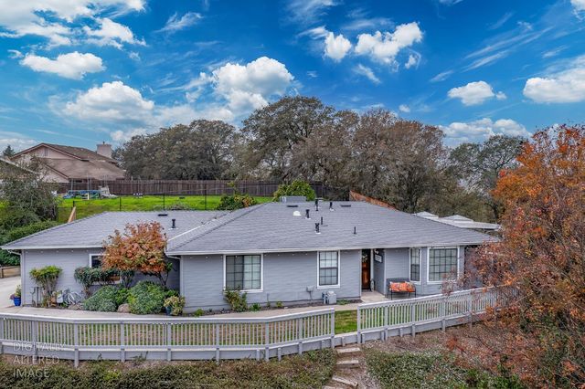 804 Hillswood Ct, Oakdale, CA 95361