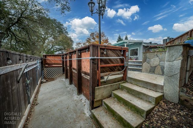 804 Hillswood Ct, Oakdale, CA 95361