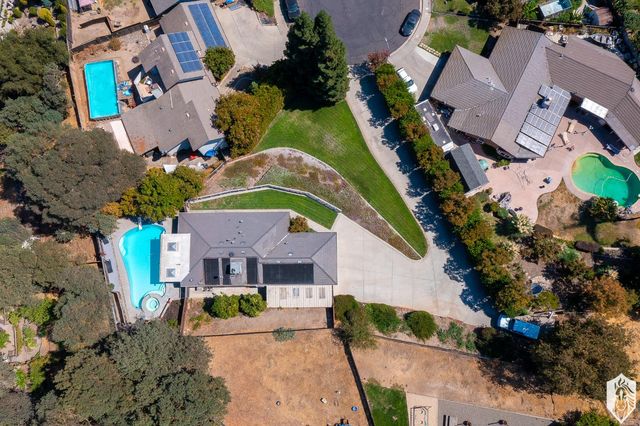 804 Hillswood Ct, Oakdale, CA 95361