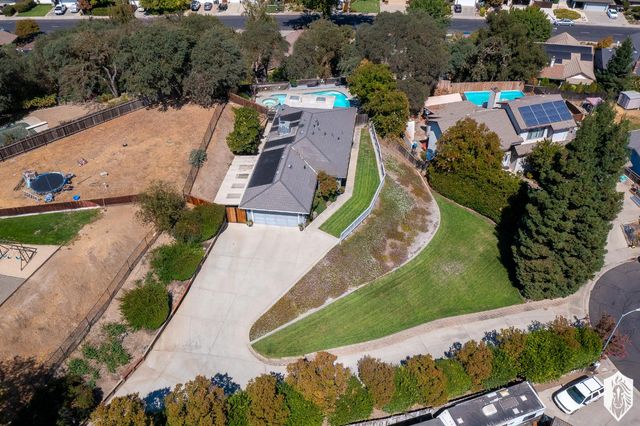 804 Hillswood Ct, Oakdale, CA 95361