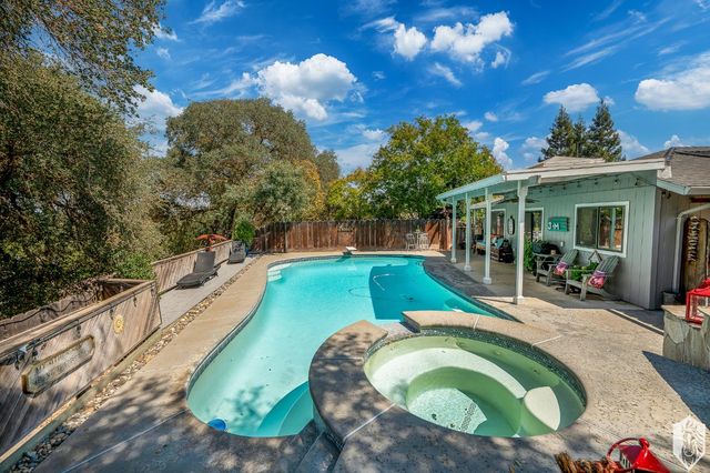 804 Hillswood Ct, Oakdale, CA 95361