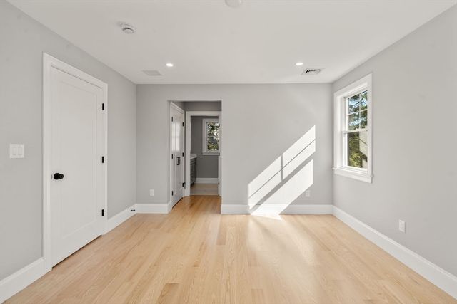 273 Edenfield Ave. 273, Watertown, MA 02472