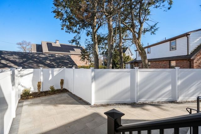 273 Edenfield Ave. 273, Watertown, MA 02472