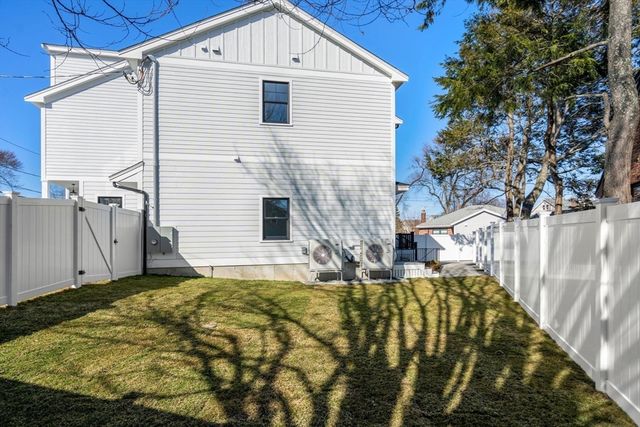 273 Edenfield Ave. 273, Watertown, MA 02472