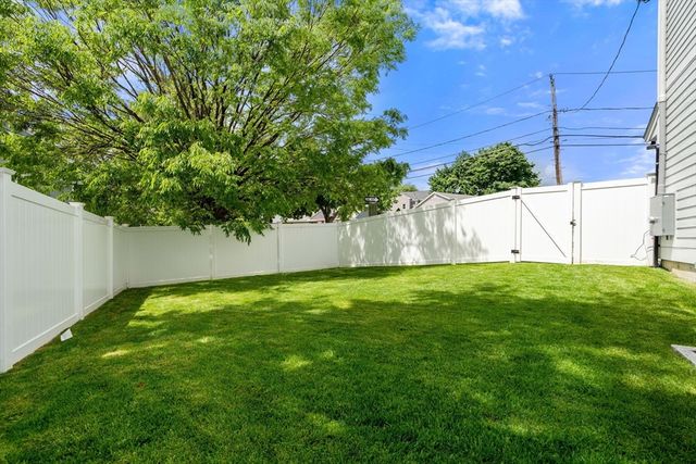 273 Edenfield Ave. 273, Watertown, MA 02472
