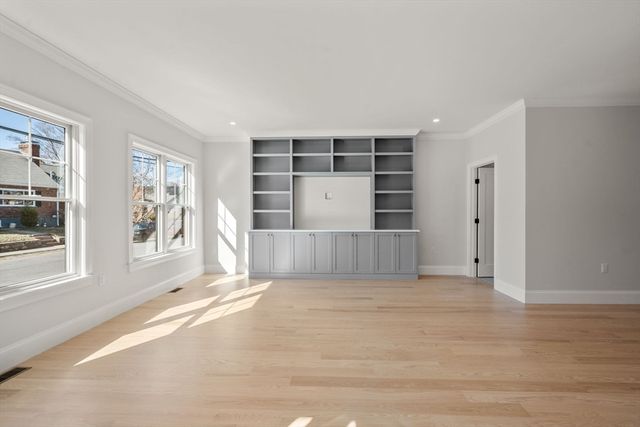 273 Edenfield Ave. 273, Watertown, MA 02472