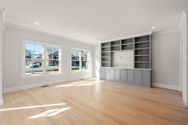 273 Edenfield Ave. 273, Watertown, MA 02472