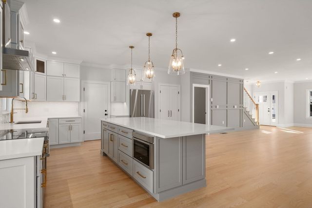 273 Edenfield Ave. 273, Watertown, MA 02472