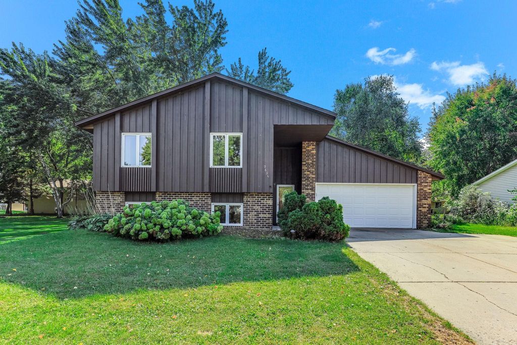 9635 106th Avenue N, Maple Grove, MN 55369