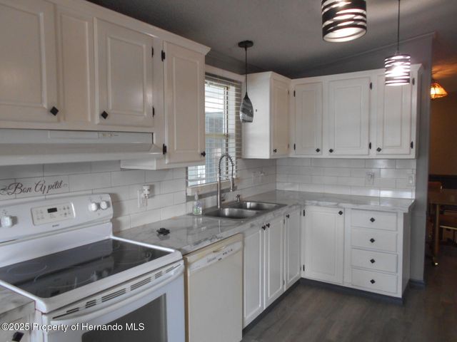 15116 Brookridge Boulevard, Brooksville, FL 34613