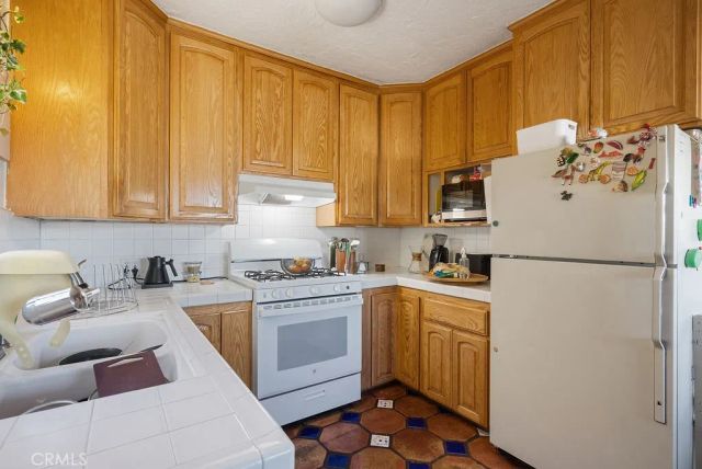 1119 Princeton Drive, Glendale, CA 91205