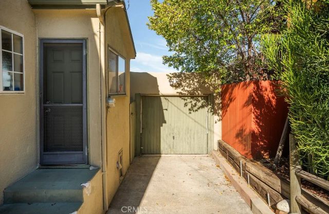 1119 Princeton Drive, Glendale, CA 91205