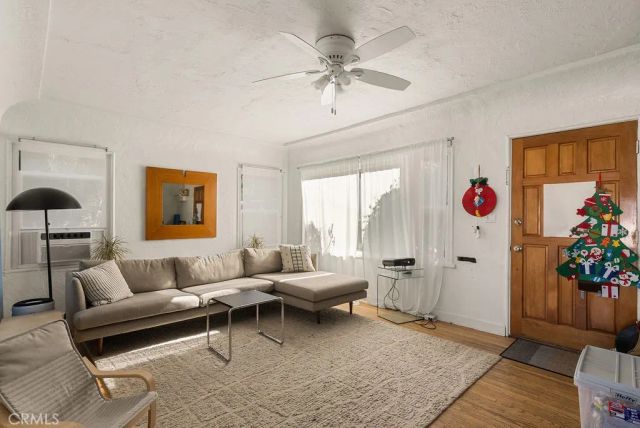 1119 Princeton Drive, Glendale, CA 91205