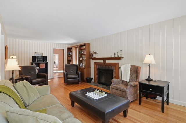 17 Stone Avenue, Shrewsbury, MA 01545