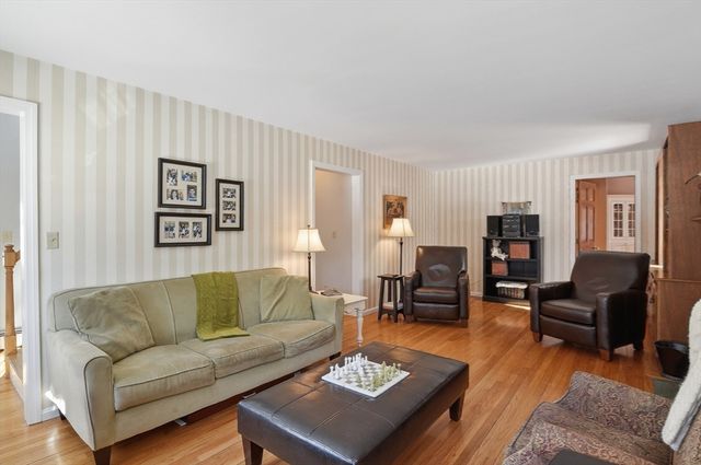 17 Stone Avenue, Shrewsbury, MA 01545