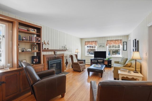 17 Stone Avenue, Shrewsbury, MA 01545