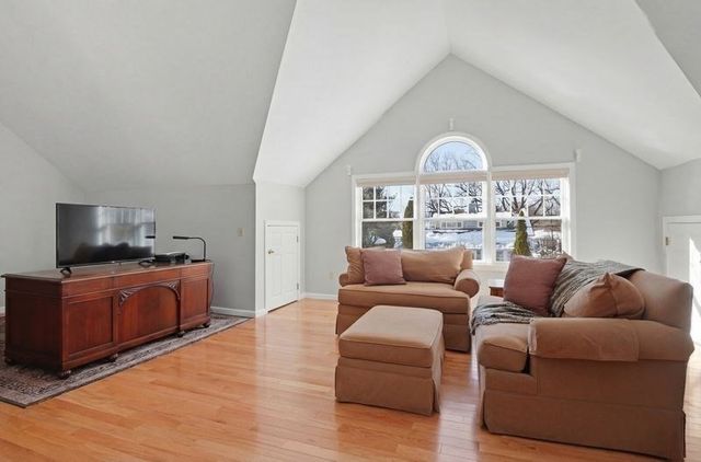 17 Stone Avenue, Shrewsbury, MA 01545