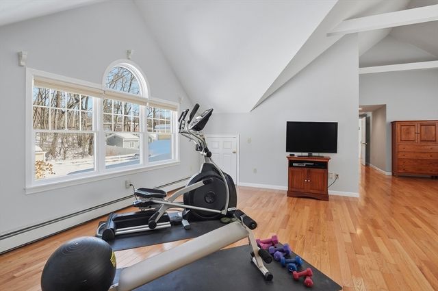 17 Stone Avenue, Shrewsbury, MA 01545