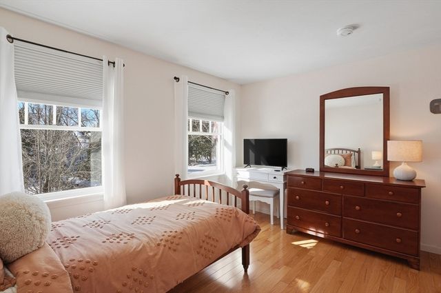 17 Stone Avenue, Shrewsbury, MA 01545