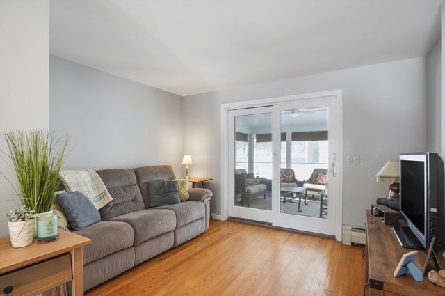 17 Stone Avenue, Shrewsbury, MA 01545