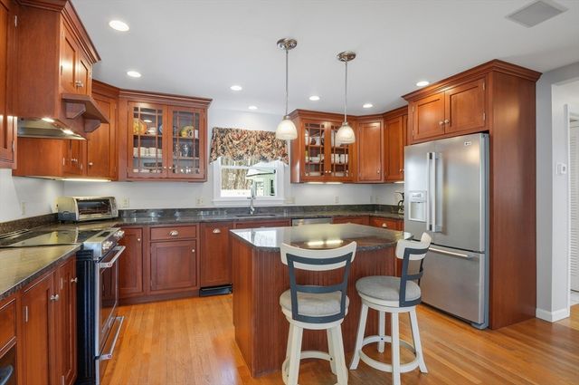 17 Stone Avenue, Shrewsbury, MA 01545