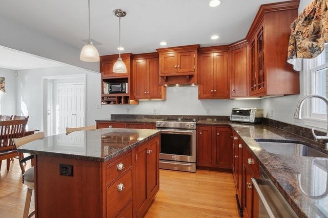 17 Stone Avenue, Shrewsbury, MA 01545