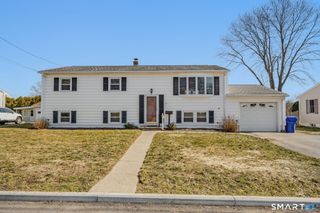 22 Sandy Hollow Drive, Waterford, CT 06385