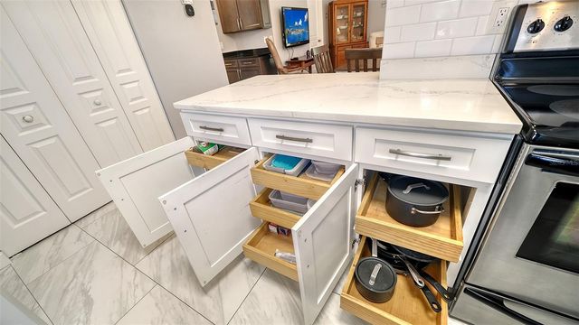 8355 GLENROSE WAY 113, Sarasota, FL 34238