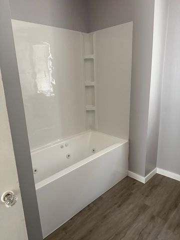 8155 S Essex Avenue, Chicago, IL 60617