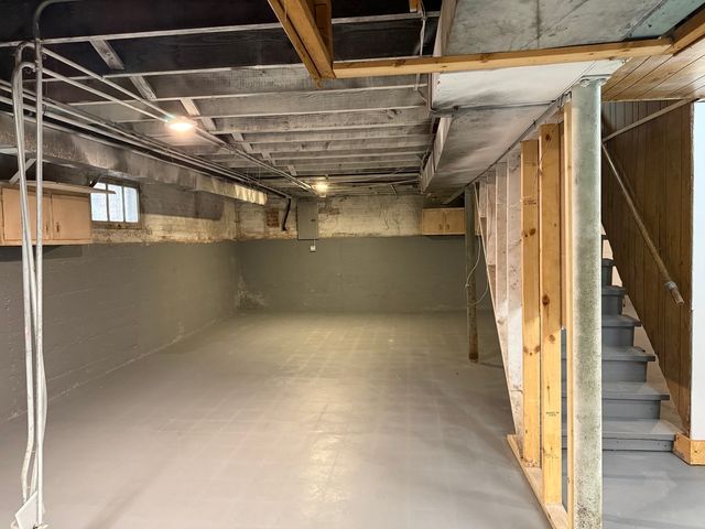 8155 S Essex Avenue, Chicago, IL 60617