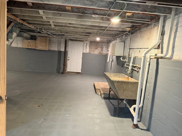 8155 S Essex Avenue, Chicago, IL 60617