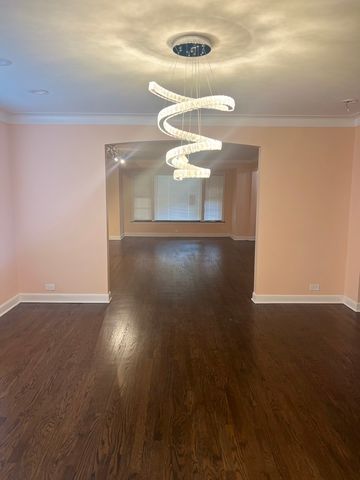 8155 S Essex Avenue, Chicago, IL 60617