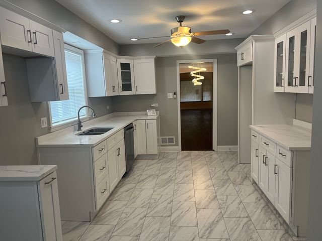 8155 S Essex Avenue, Chicago, IL 60617