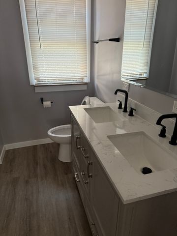 8155 S Essex Avenue, Chicago, IL 60617