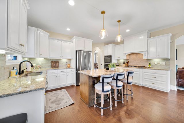 711 Shute Ln, Hendersonville, TN 37075