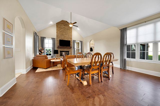 711 Shute Ln, Hendersonville, TN 37075