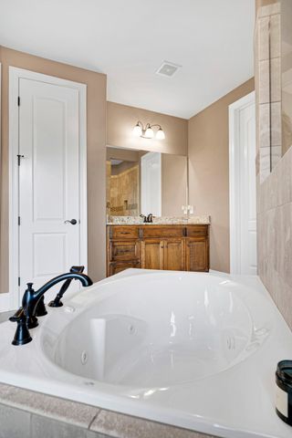 711 Shute Ln, Hendersonville, TN 37075
