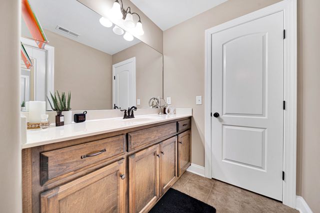 711 Shute Ln, Hendersonville, TN 37075