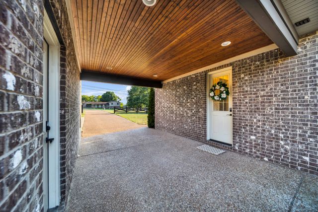 711 Shute Ln, Hendersonville, TN 37075