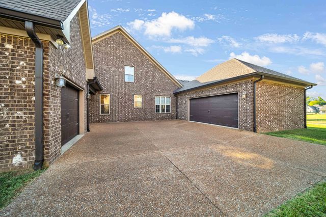 711 Shute Ln, Hendersonville, TN 37075