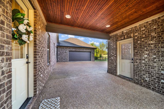 711 Shute Ln, Hendersonville, TN 37075