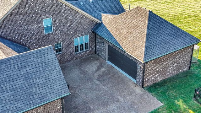 711 Shute Ln, Hendersonville, TN 37075