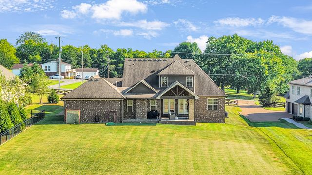 711 Shute Ln, Hendersonville, TN 37075