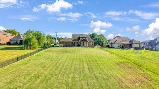 711 Shute Ln, Hendersonville, TN 37075