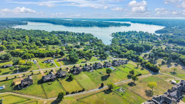 711 Shute Ln, Hendersonville, TN 37075