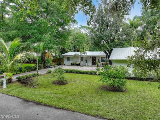 369 Caloosa DR, Labelle, FL 33935