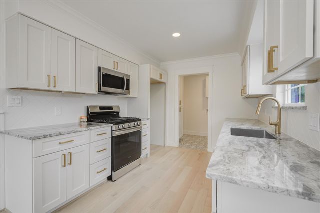 9822 Thorn Street, Houston, TX 77078